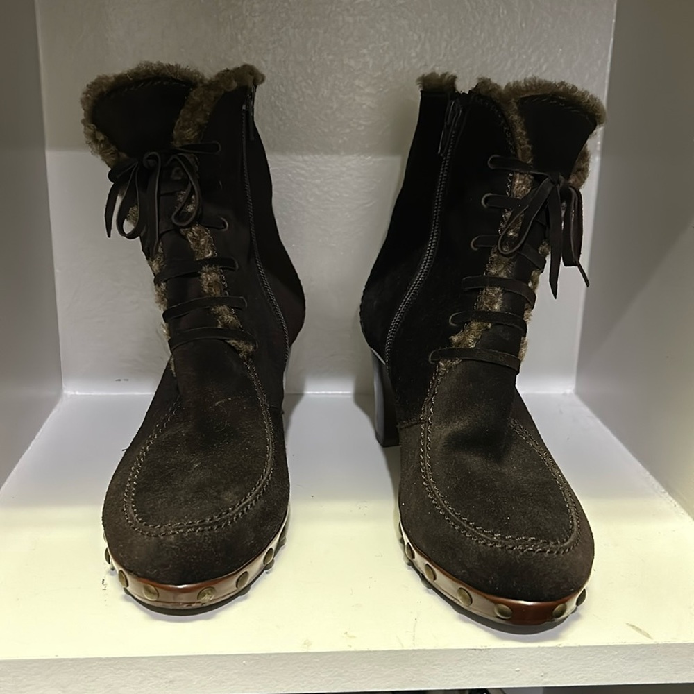 Brown Stuart weitzman fur lined snow booties